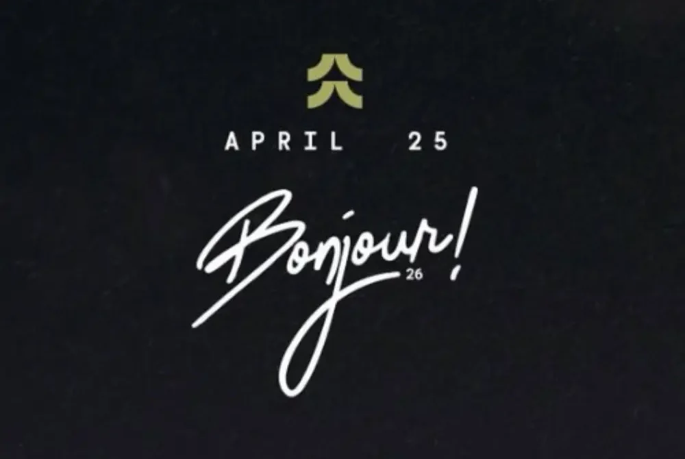 Público se divertindo na Bonjour Party 2026 em Campinas, rodeado pela natureza