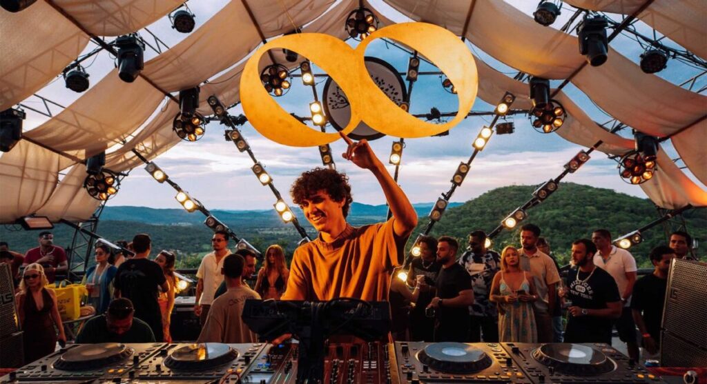 DJ Illusionize durante apresentação no evento GoodTimes em São Paulo