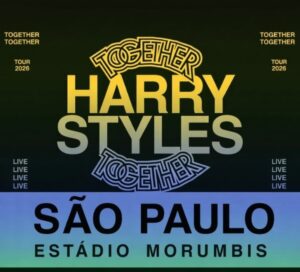 Harry Styles se apresentando ao vivo no Estádio MorumBIS, São Paulo, durante sua turnê 'Together, Together'.