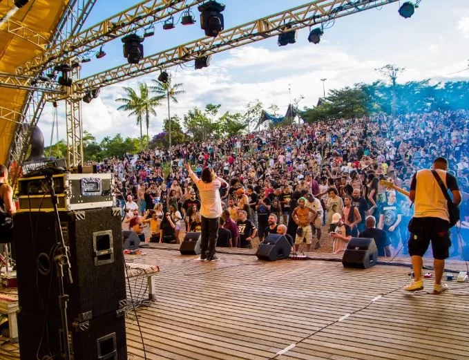 Público aproveitando o Beer’s Festival no Paço Municipal de Santo André com música e gastronomia