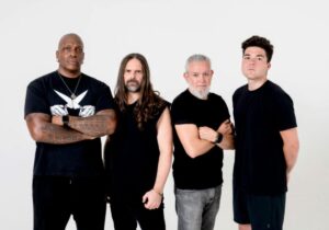 Sepultura ao vivo durante a turnê de despedida em São Paulo