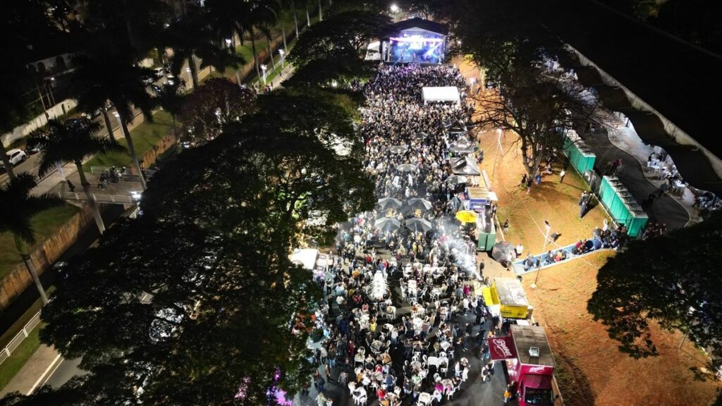 Público desfrutando do Rock Day 2026 em Americana com atrações de rock ao vivo.