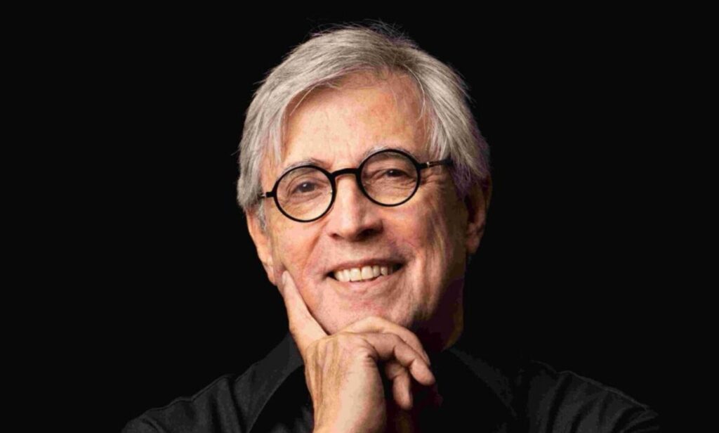 Ivan Lins no palco durante seu show de 80 anos em São Paulo