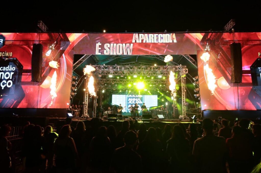 Público em festa durante o evento Aparecida é Show 2026 em Aparecida de Goiânia