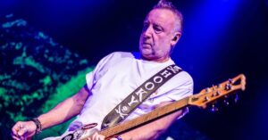 Peter Hook durante show ao vivo em São Paulo