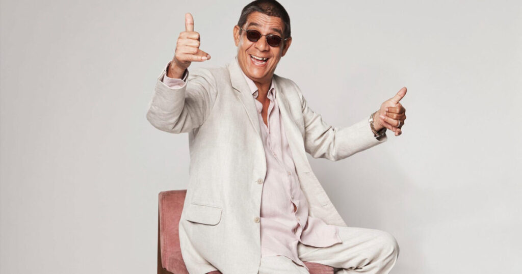 Zeca Pagodinho se apresentando ao vivo no Sesc Nova Iguaçu